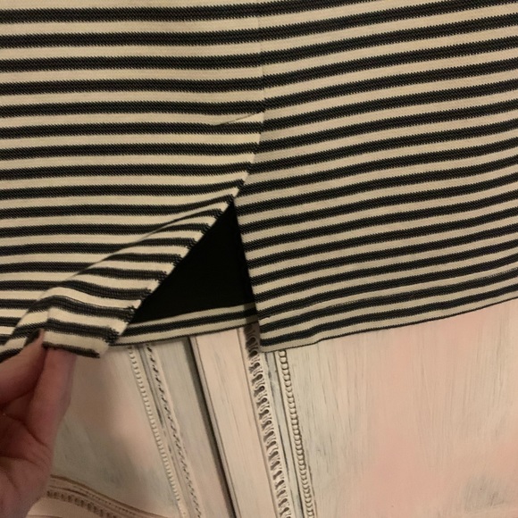 EUC Banana Republic stripe navy/taupe skirt size 4 - Picture 6 of 6